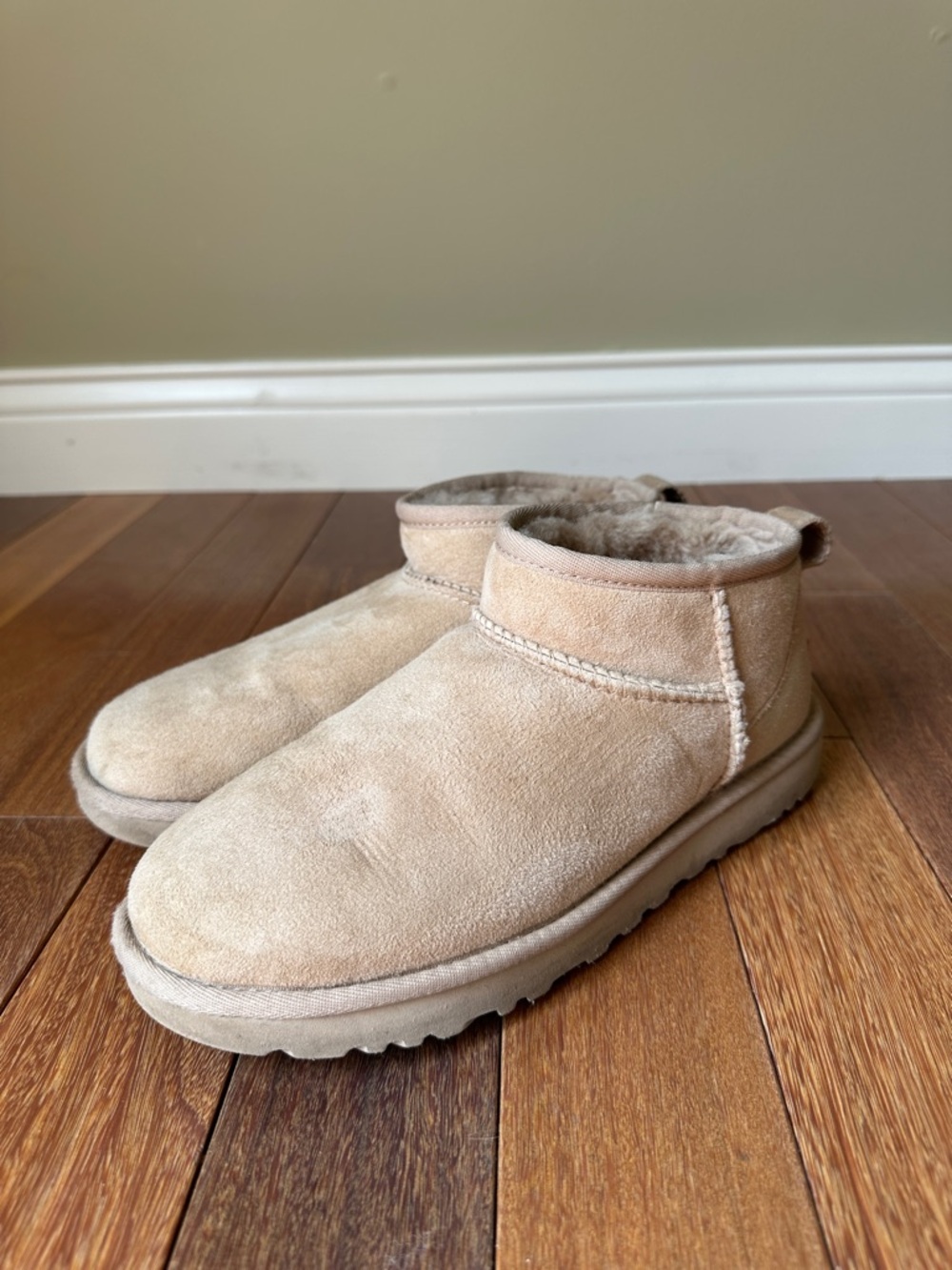 UGG Classic Ultra Mini Mustard Seed Women’s 8 Suede Sheepskin Ankle Boots